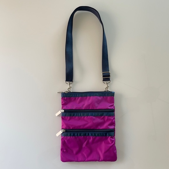 NWOT Le Sportsac pink & navy crossbody bag